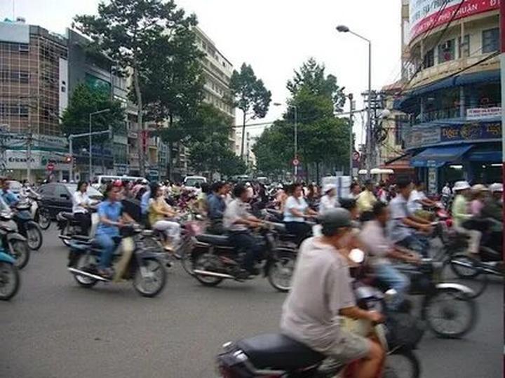 Trong một đoạn video diễn hài gần đây, Bi Béo- con trai của NSND, Cục trưởng